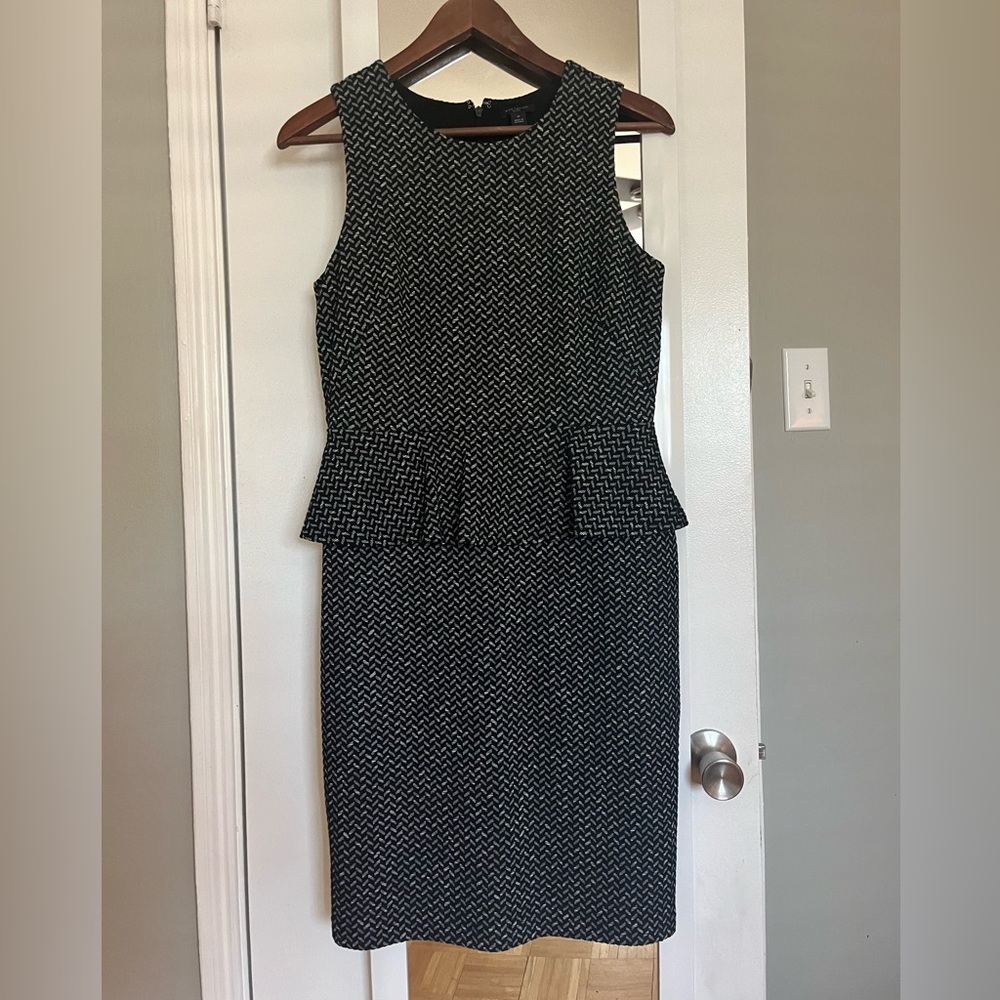 Ann Taylor Shift dress with nice stretch. Size 4P